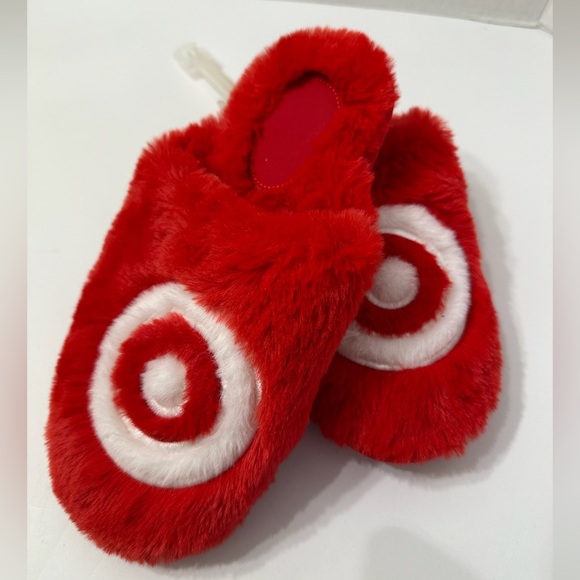NWT Target Bullseye Red Plush Fuzzy Slippers Size M W7-8 M5-6 - Great Gift Idea - Picture 9 of 10